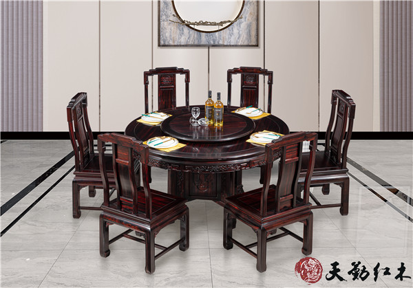 1.38明式雕花通板圆台配彩云餐椅.jpg